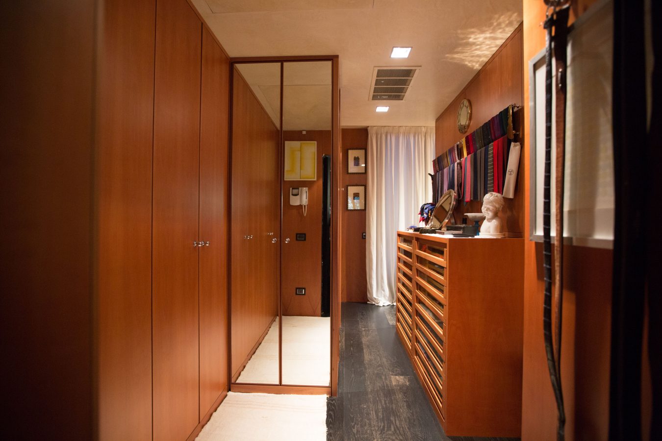 cabina armadio su misura in legno 2